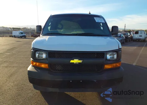 2017 Chevrolet Express 2500 Work Van z USA, uszkodzony, nr VIN 1GCWGAF11H1179652